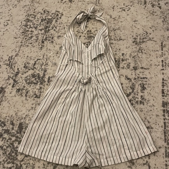 Beachy Romper - Picture 2 of 2